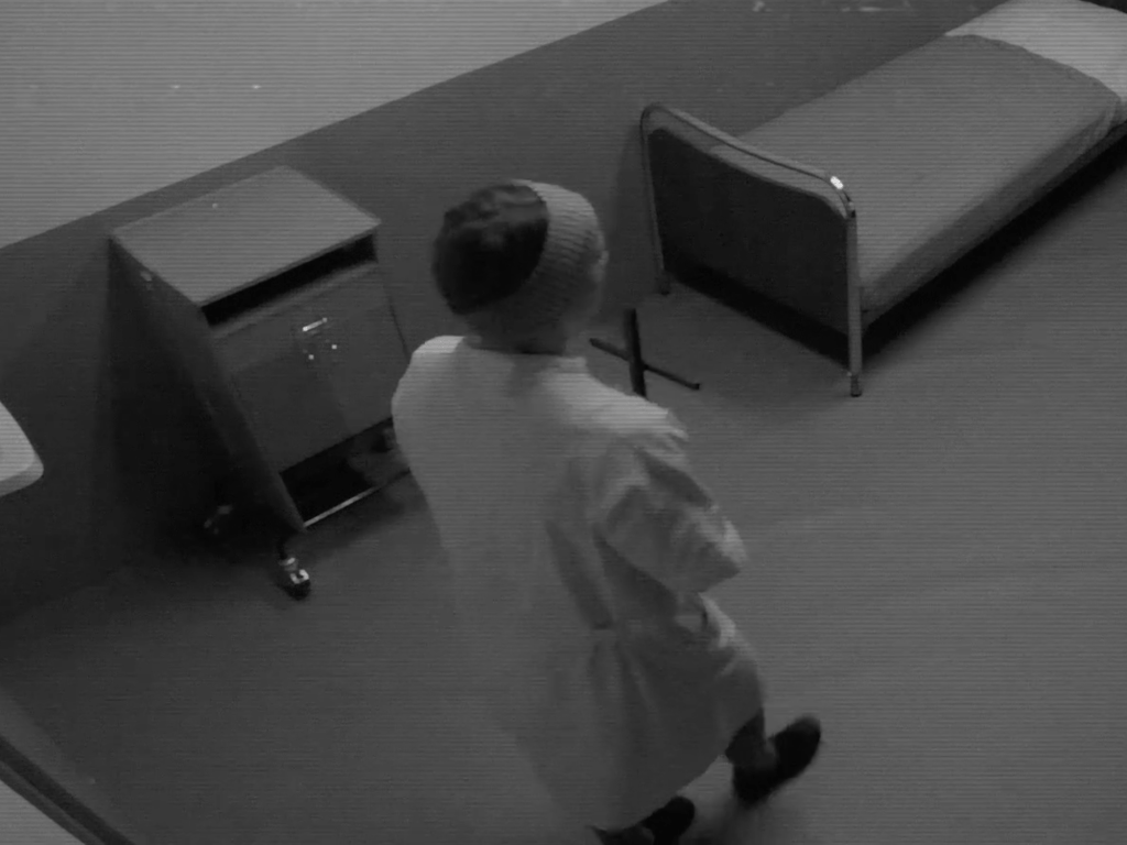 S.1 / Ep. 6 –&nbsp;CRUCIFIX